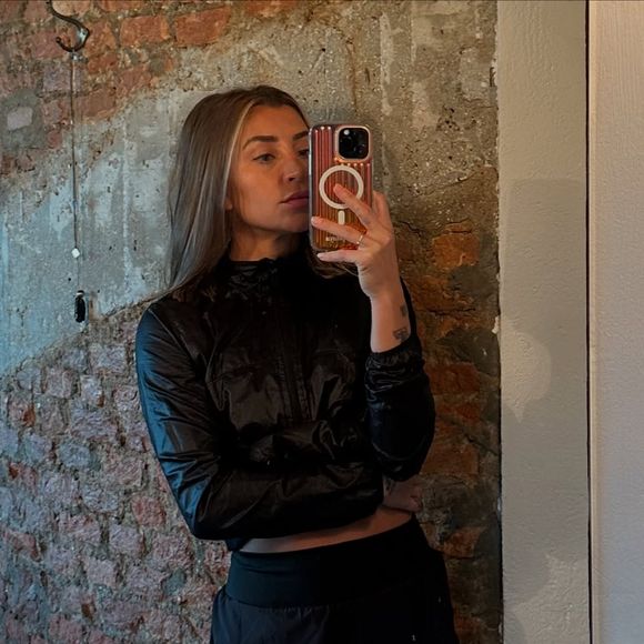Em uma postagem a respeito da virada de ano em seu perfil na web, Mina relatou: 'Foi incrível!! Estar em um lugar paradisíaco com pessoas especiais fez a entrada de 2025 ser inesquecível!', disse a modelo.