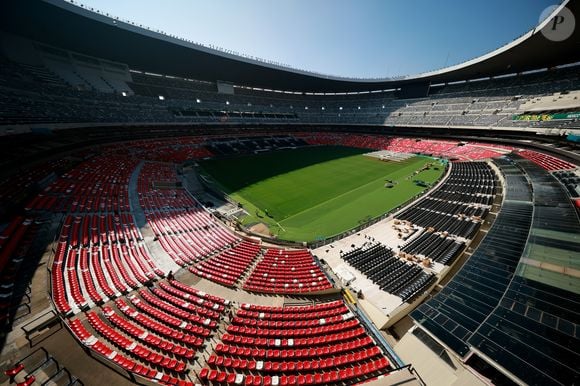 A taça da Copa do Mundo estará em disputa no maior Mundial da história da FIFA, que terá partidas em 16 cidades-sede diferentes