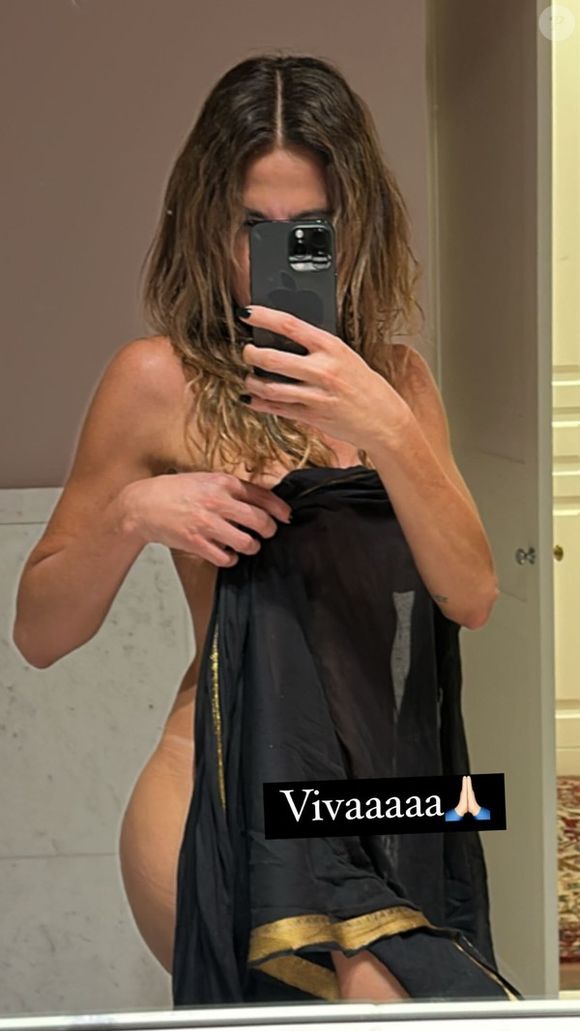 Foto de Luciana Gimenez nua vendida ao tabloide: ‘Ele entrou no banheiro. Aquelas cortininhas de plástico, eu puxei pra esconder, só que um peito meu vazou pra fora’