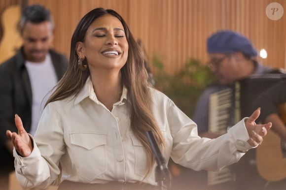 Simone Mendes se envolveu em polêmica por conta da música 'P de Pecado': 'Ou serve a Deus ou ao mundo, não tem essa de dois pensamentos', atacou internauta se referindo ao fato da artista ser evangélica
