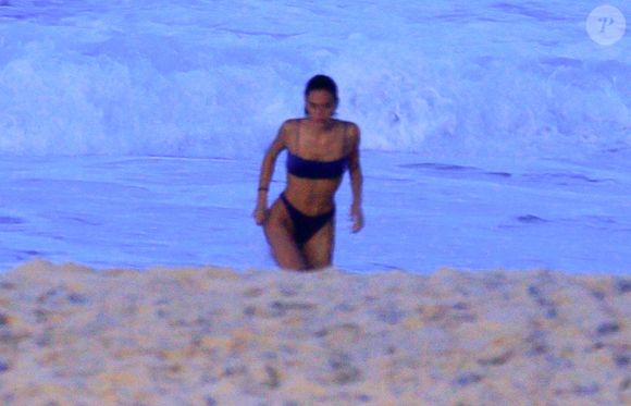 Bruna Marquezine já havia sido flagrada na última sexta-feira (06), ao anoitecer, no Rio de Janeiro