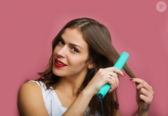 O que fica claro é que os danos causados ​​pelo calor se acumulam com o tempo. Quando o cabelo é submetido a temperaturas muito altas, como 180 °C, sua estrutura interna pode ser alterada, tornando-o mais vulnerável à quebra.