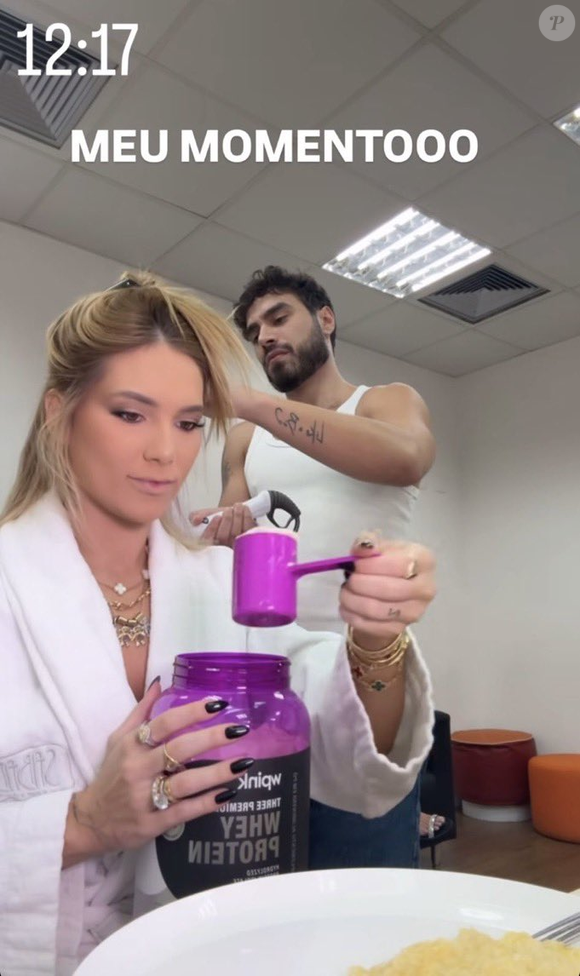 Em casa ou no SBT, Virgínia está sempre fazendo sua receita de banana com whey, uma das favoritas para manter o corpo definido