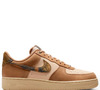 Nem preto, nem marrom tradicional: o novo Nike Air Force 1 na cor “alfajor” entrega o equilíbrio perfeito entre elegância, conforto e aquele toque fashion que transforma qualquer look de inverno