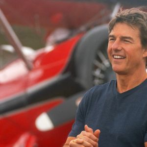 Cruise ficou de fato intrigado com a ideia de interpretar Andy Dufresne sob a direção de Reiner, mas não tinha absolutamente nenhum interesse em fazê-lo se o filme fosse dirigido por alguém tão inexperiente quanto Darabont.