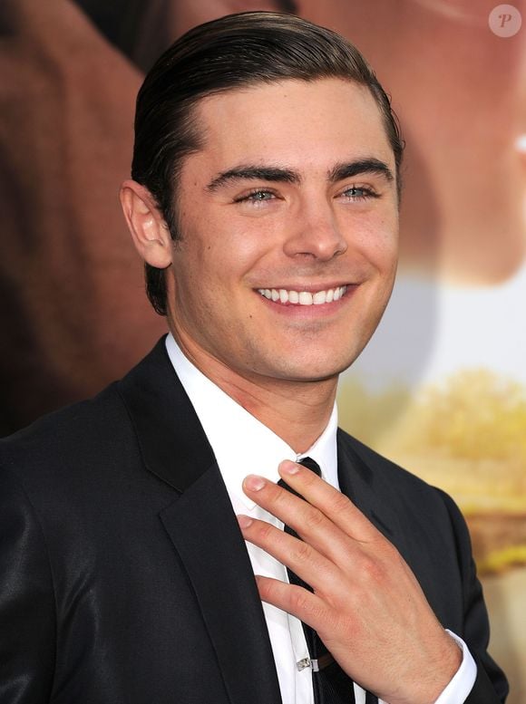 2012: com barba ou sem, era nítida a mudança de Zac Efron, que na época tinha 25 anos