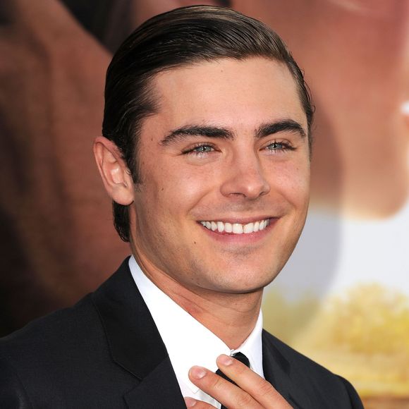 2012: com barba ou sem, era nítida a mudança de Zac Efron, que na época tinha 25 anos