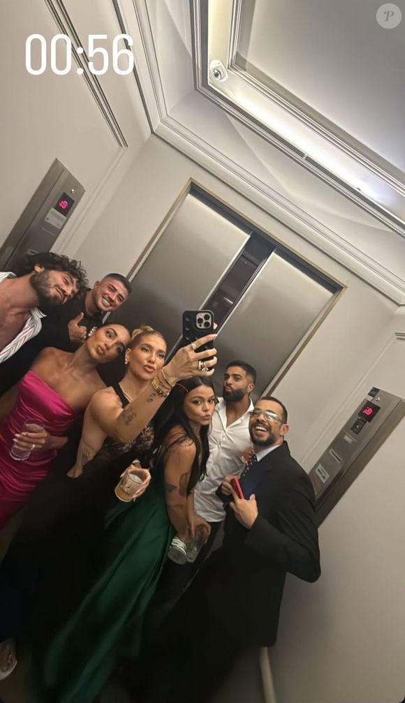 Virginia Fonseca troca de look durante o casamento de amiga, e empresta sua roupa rosa para uma amiga.