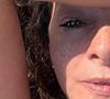 Em sua publicação mais recente, Claudia Ohana apareceu usando um maiô cavado na praia