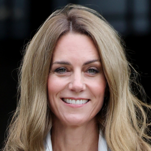 ‘Que vergonha’: cabeleireiro de Princesa Diana faz forte desabafo após teoria de que Kate Middleton usou peruca loira em nova aparição