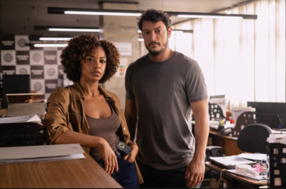 Para quem gosta de maratonar uma série, a Netflix disponibiliza os dez episódios de 'Dom de Iludir' de uma vez, sem exigir que o público espere uma semana a cada novo capítulo.