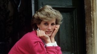 O icônico cabelo curto de Princesa Diana aconteceu por acaso há 35 anos; cabeleireiro ficou surpreso com reação da britânica: 'Ela decidiu...'