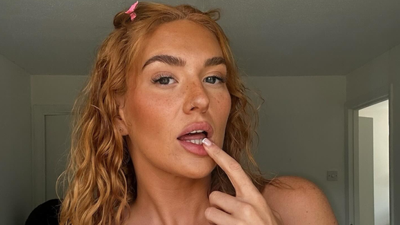 Gente... Influenciadora que tem duas vaginas vende absorvente para pagar dívida: 'Me deixou com um pouco de nojo'