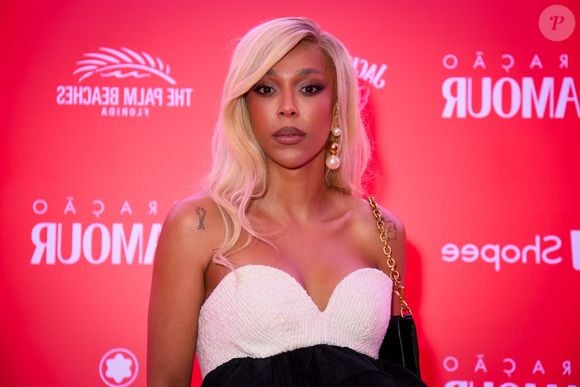 Erika Hilton também pede uma indenização de R$ 10 milhões por danos morais coletivos causados à população trans e travesti