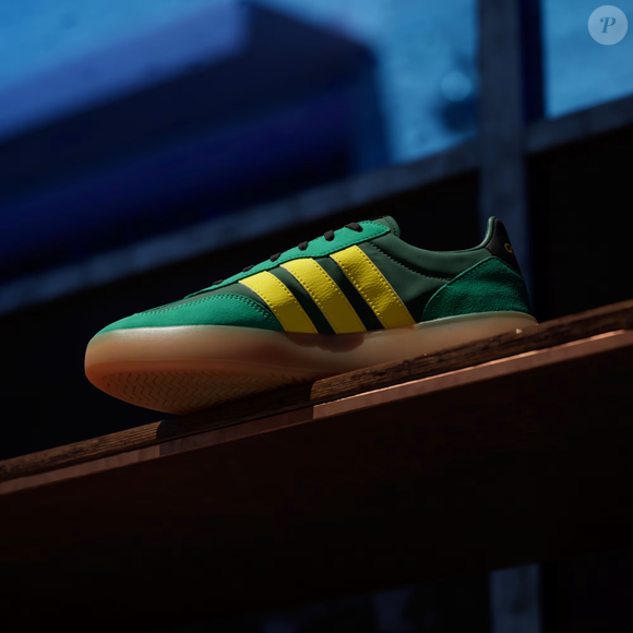 Inspirado em modelos clássicos da marca, o Barreda Decode combina perfeitamente com calça jeans, jorts e camisetas em verde e amarelo no clima da Copa do Mundo