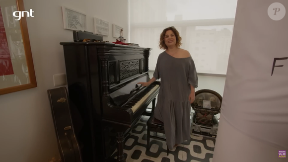 A atriz refletiu sobre autoestima, filtros nas redes sociais e a busca pela beleza real