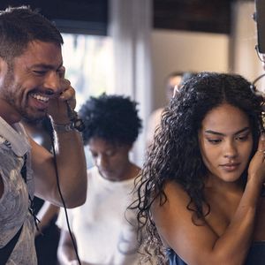 Cauã Reymond teria pedido para deixar o elenco da novela 'Vale Tudo' após treta com Bella Campos e acusação de machismo