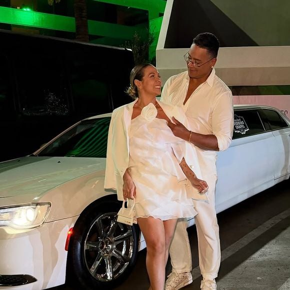 Carla Perez e Xanddy Harmonia completaram 24 anos de casados; so dois se apresentam juntos no bloco de carnaval em Salvador