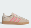 A moda é cíclica, e já apontamos o próximo protagonista da Adidas: o Tênis Handball Spezial surge como o novo essencial para quem busca estilo e conforto em 2026