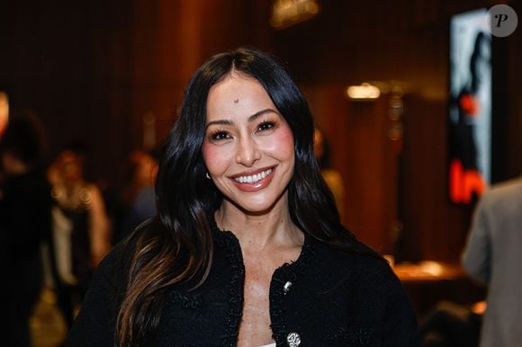 Nada básico! Sabrina Sato apostou em um visual que mistura referências clássicas e contemporâneas e transformou o look all black em um dos destaques da noite de estreia do monólogo de Taís Araújo em São Paulo