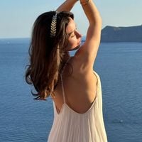 Os novos tênis Nike no estilo boho chic com detalhes românticos são perfeitos para dias de folga no litoral