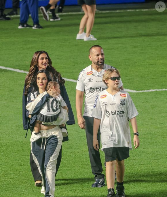 Segundo uma colunista, Nadine e Rafaella ignoraram Bruna Biancardi na festa de Neymar no Santos
