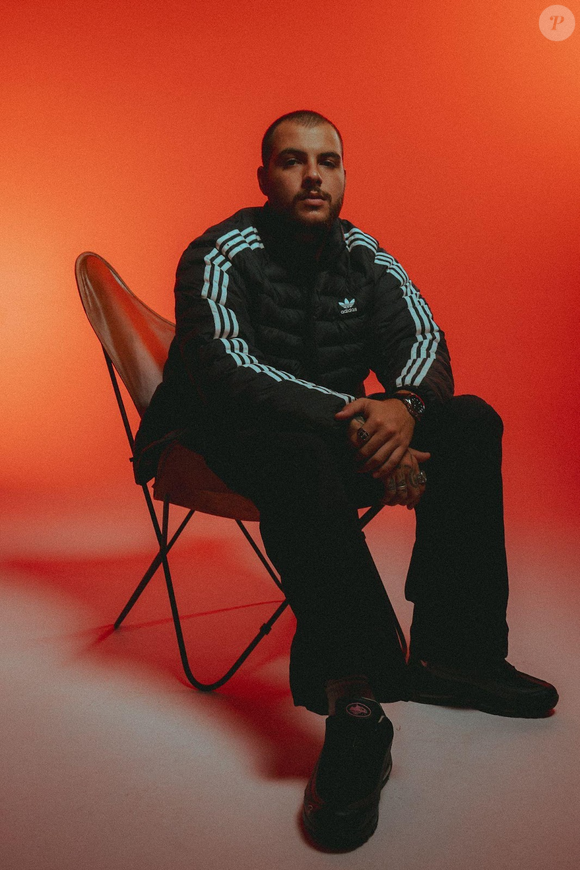 Felipe Poeta sofreu uma infecção no joelho e passou por uma cirurgia para contê-la. Informação é da colunista Fábia Oliveira, do portal Metrópoles