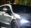 Em carro de luxo e de milhões, filho de Angélica e Luciano Huck deixa restaurante com namorada após jantar com amigos