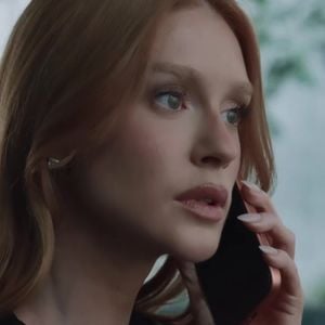 Marina Ruy Barbosa atende uma ligação fictícia de Tremembé em vídeo para anunciar segunda temporada