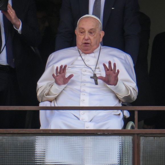 Papa Francisco foi acometido por uma pneumonia bilateral, que já está curada após os quase 40 dias de tratamento