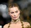 Margot Robbie, a eterna Barbie do cinema, vive fase intensa da carreira ao circular pelas premières de "O Morro dos Ventos Uivantes", filme inspirado no clássico de Emily Brontë e com estreia prevista ainda este mês no Brasil