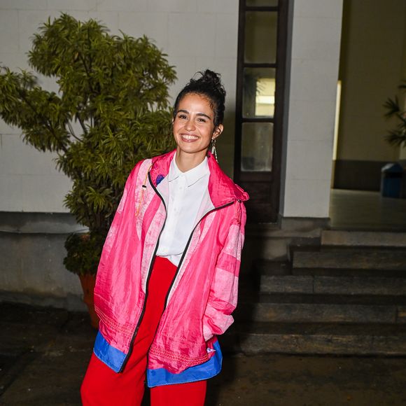 Chuva fora de hora no verão reacende o dilema fashion: como se proteger sem comprometer o look - e o bom humor?