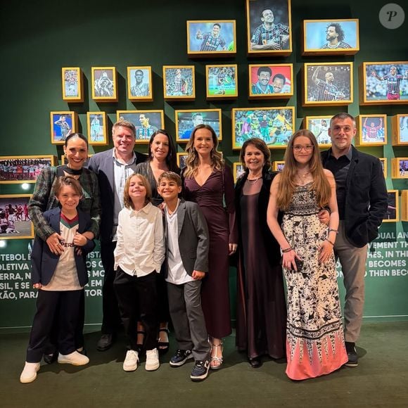 Filha de Fernanda Rodrigues, Bia de 'A Viagem', chamou atenção pela altura em foto com os pais