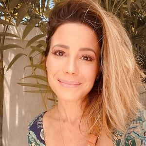 “Desde muito nova eu tinha pouquinho cabelo, sempre muito ralinho... depois de muito tempo mexendo, eu fui tendo muita queda e perdendo volume”, relatou.