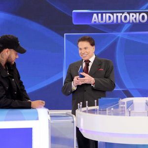 Neymar virou meme ao receber R$ 280 da mão de Silvio Santos, prêmio pela sua participação no quadro ‘Jogo das Três Pistas’