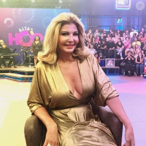 Roberta Close assumiu programa sobre sexo no Shoptime após saída de Monique Evans