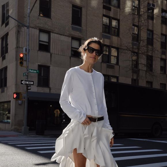 A estética de novela das 21h invade a moda de inverno com a nova saia romântica e sofisticada da Zara