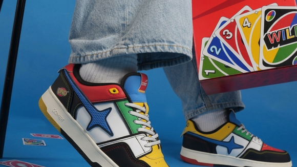 Adeus, pôquer! Nem Nike, nem Adidas: os novos tênis na cor do 'UNO', jogo de cartas que 'destrói amizades' lançado nos anos 70, já entraram na minha wishlist