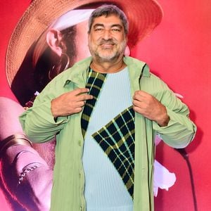 Fora da Globo desde 2020, Zeca Camargo se envolveu em uma polêmica após surgir diferente em um vídeo recente