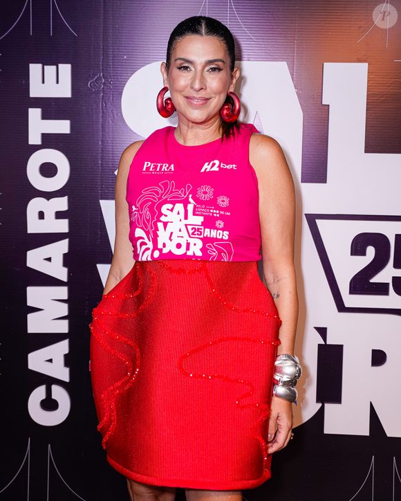 O visual inusitado da atriz e apresentadora rendeu comentários e se destacou entre as apostas fashion da noite.