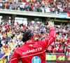 Piloto da Ferrari comemora primeiro triunfo na sprint, mas a internet só fala de outra coisa.