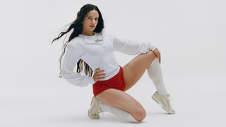 Os novos New Balance 'sorvete de baunilha' destronaram o Adidas Samba: fofos e elegantes, eles são o novo vício de Rosalía e outras garotas estilosas