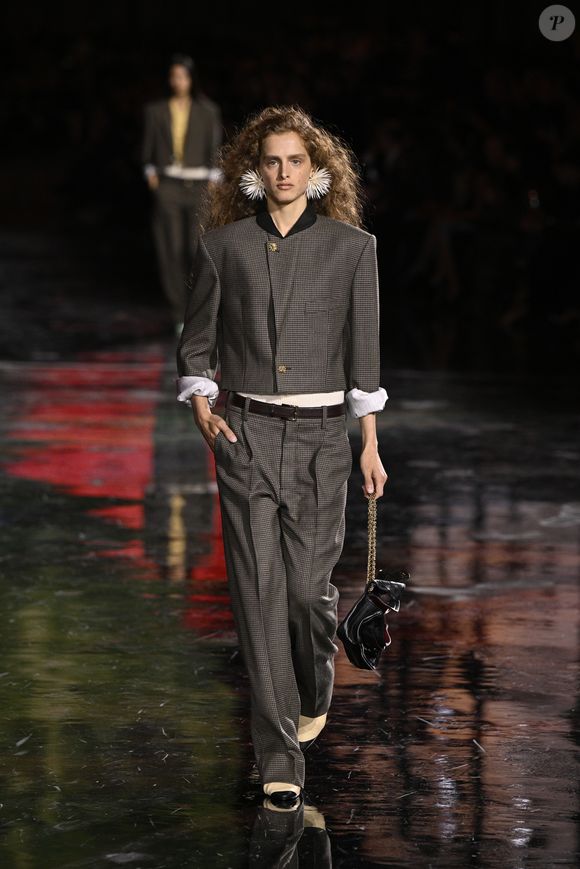 Veja foto do conjunto da Chanel usado por Bruna Marquezine