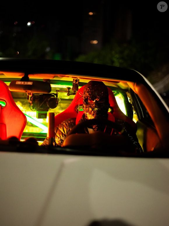 No rap 'CELEBRIDADE', Fiuk reconhece os privilégios da fama, mas revela o outro lado do sucesso ao falar de depressão, cobranças e dores emocionais acumuladas desde cedo