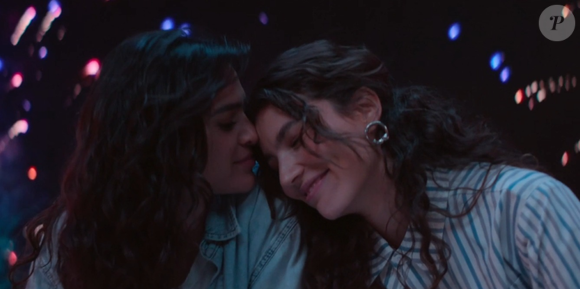 Bruna Marquezine interpreta Bia na segunda temporada de Amor da Minha Vida, marcada pelo romance da personagem com Giovana, vivida por Alanis Guillen