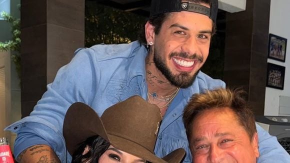 Zé Felipe se declara para Ana Castela em foto com Leonardo e web provoca Virgínia: 'A nora que o Leonardo sempre sonhou'