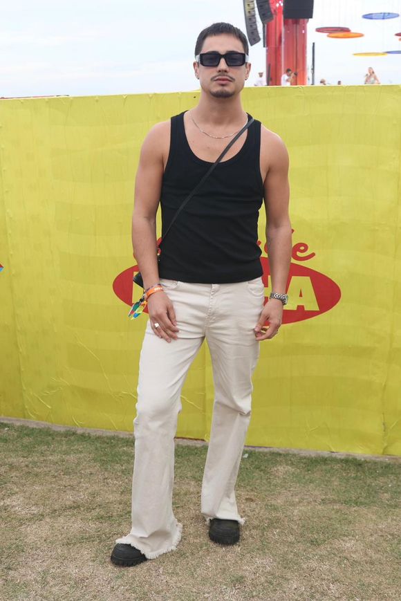 Danilo Mesquita cheio de estilo no show de Ivete Sangalo