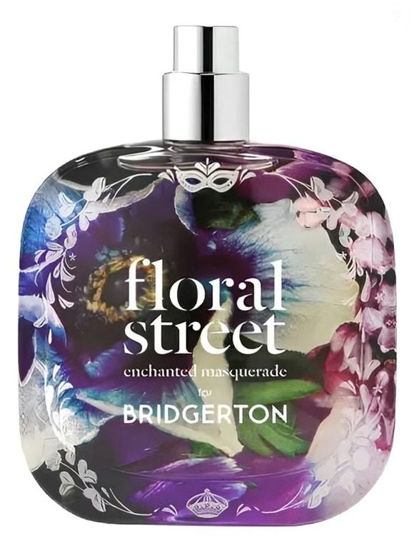 BÔNUS: Enchanted Masquerade, da Floral Street - fragrância inspirada diretamente no baile de máscaras que marca a história de Sophie e Benedict. O perfume tem notas de topo combinam pimenta rosa, gardênia, avelã, mandarina e pera. De acordo com a WWD, nos Estados Unidos a distribuição será exclusiva da Bloomingdale’s, loja de departamento do país