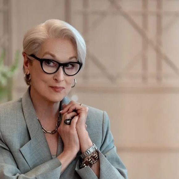 Meryl Streep, hoje aos 76 anos, faz sucesso com sua beleza e longevidade, mas conta com segredos simples na rotina