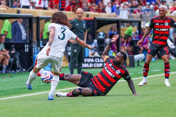 Perdendo de 1x0 no primeiro tempo, Bruno Henrique entrou no lugar de Arrascaeta e empatou aos 16 minutos. Pouco depois, Danilo virou o placar com assistência de BH e a vitória foi consolidada com um belo gol do jovem Wallace Yan, aos 37.